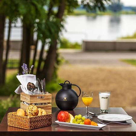 Отель Weltrad Am Fluss Restaurant & Quartier Шёнебек Экстерьер фото