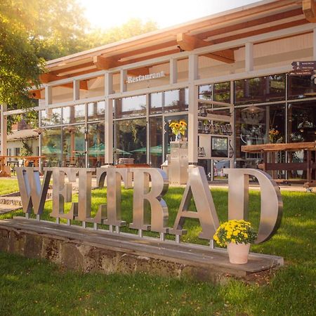 Отель Weltrad Am Fluss Restaurant & Quartier Шёнебек Экстерьер фото