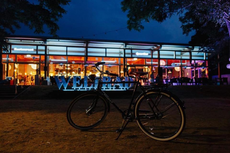 Отель Weltrad Am Fluss Restaurant & Quartier Шёнебек Экстерьер фото