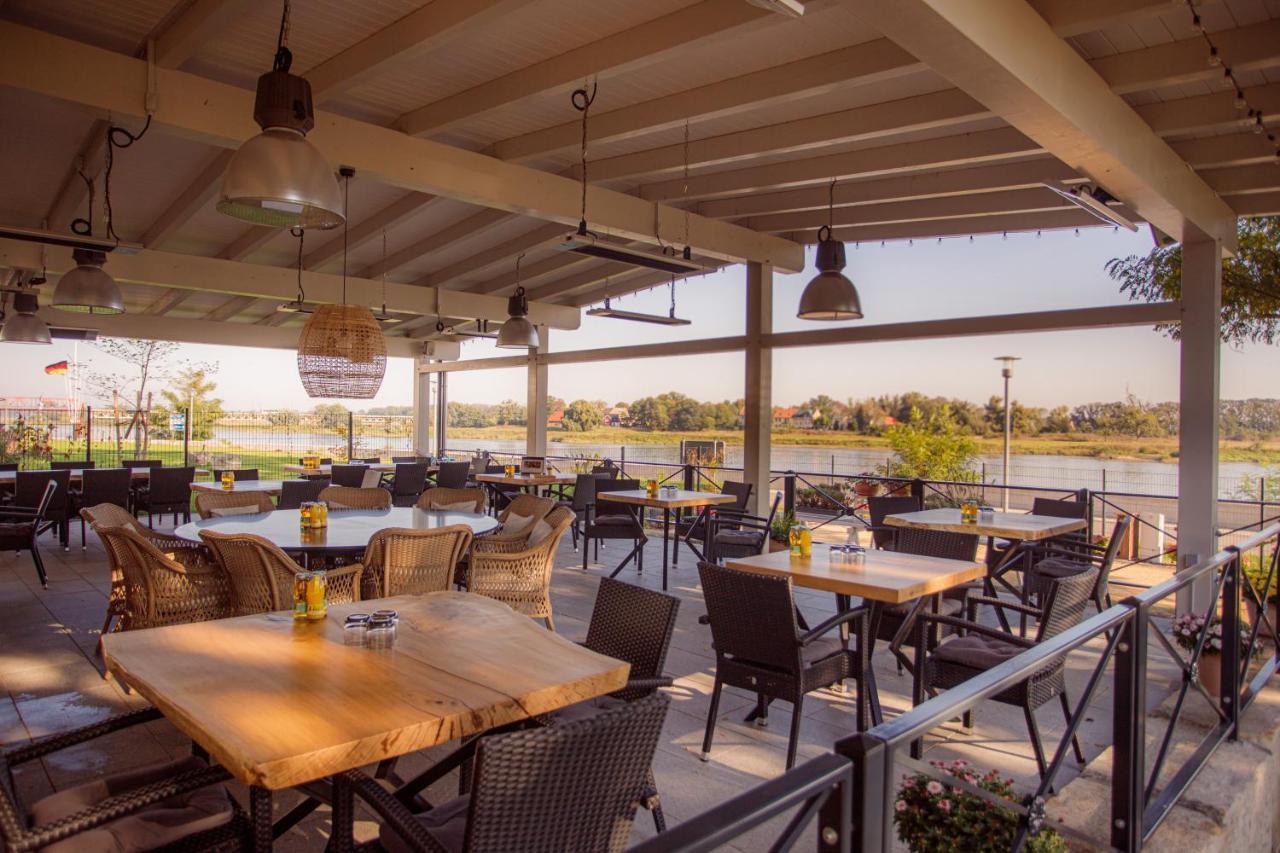 Отель Weltrad Am Fluss Restaurant & Quartier Шёнебек Экстерьер фото