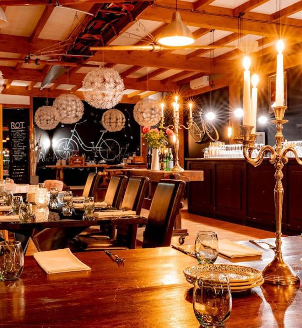 Отель Weltrad Am Fluss Restaurant & Quartier Шёнебек Экстерьер фото